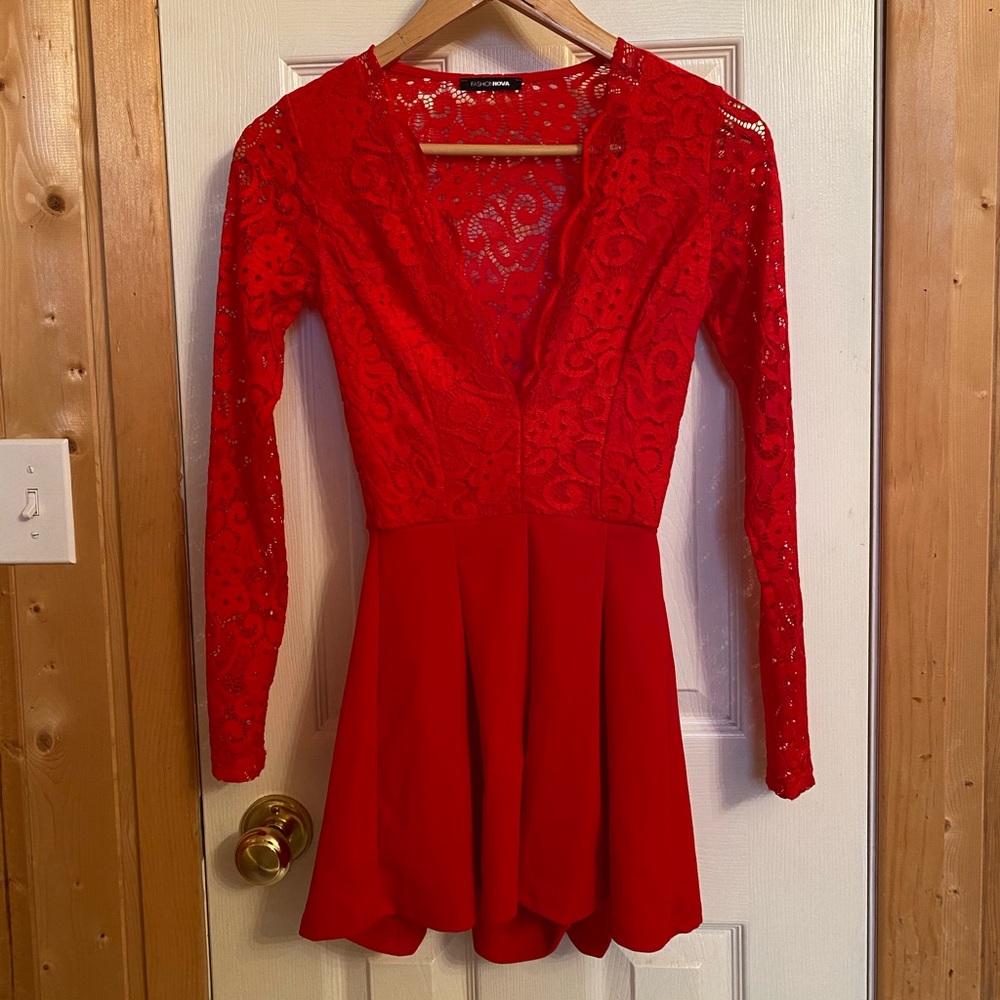 Plugging neck lace romper